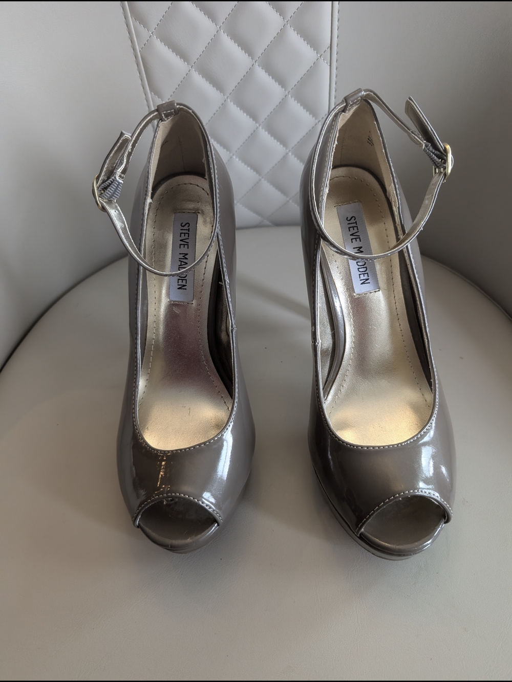 Steve Madden Sz 7.5 Women's Gray Patent "Faraa"Peep-Toe Ankle Strap Heels